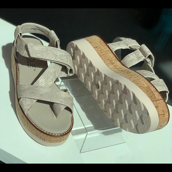 Corky’s Boutique Platform Sandal - Picture 2 of 2